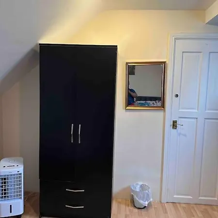 Gorgeous 5 Bedroom House Londra Esterno foto