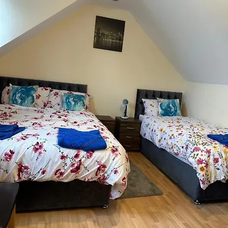 Gorgeous 5 Bedroom House Londra Esterno foto