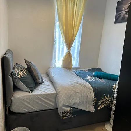 Gorgeous 5 Bedroom House Londra Esterno foto